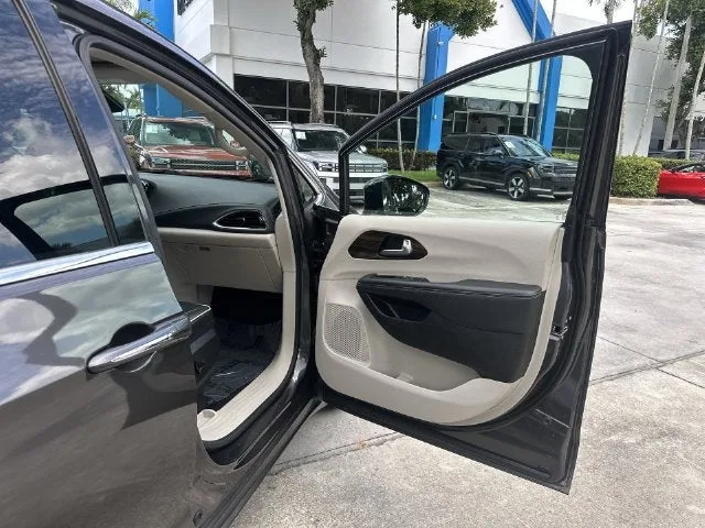 2023 Chrysler Pacifica Limited photo 23