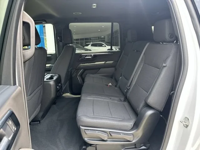 2026 Chevrolet Suburban LS photo 27