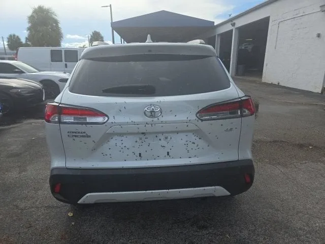 2022 Toyota Corolla Cross LE photo 5
