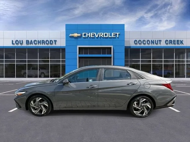 2025 Hyundai Elantra SEL Convenience photo 5