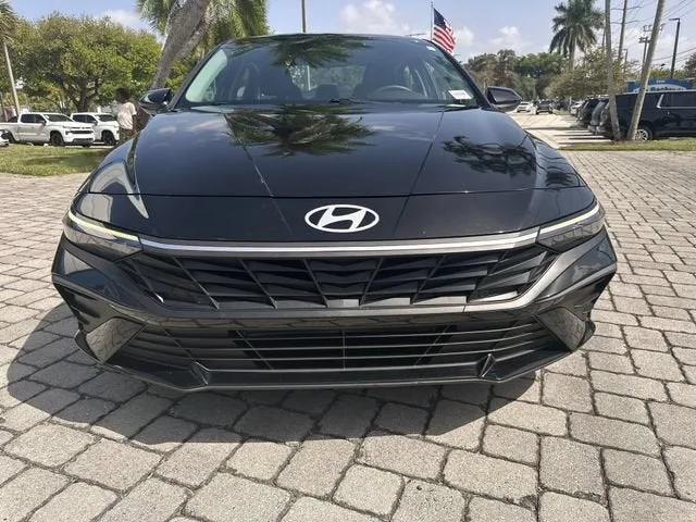 2024 Hyundai Elantra SEL photo 19
