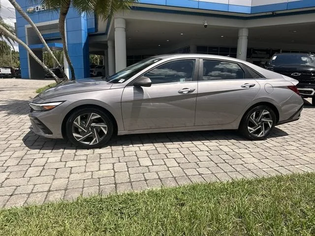 2025 Hyundai Elantra SEL Convenience photo 31