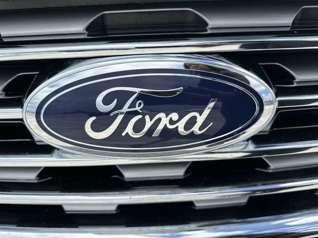 2024 Ford Edge Titanium photo 10