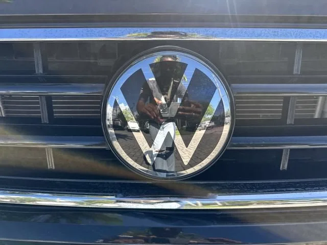 2022 Volkswagen Tiguan SE R-Line Black photo 10