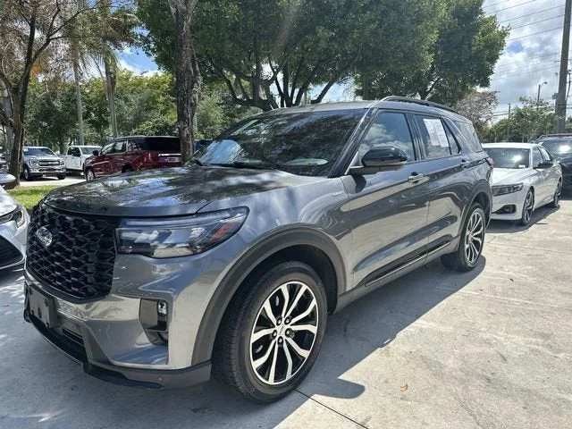 2025 Ford Explorer ST-Line photo 24