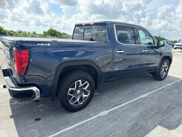 2022 GMC Sierra 1500 SLT photo 13
