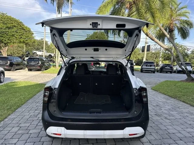 2025 Nissan Kicks SV photo 28