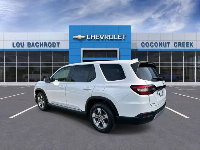2023 Honda Pilot EX-L 7 Passenger photo 6