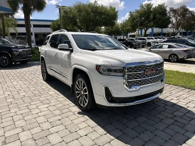 2021 GMC Acadia Denali photo 16