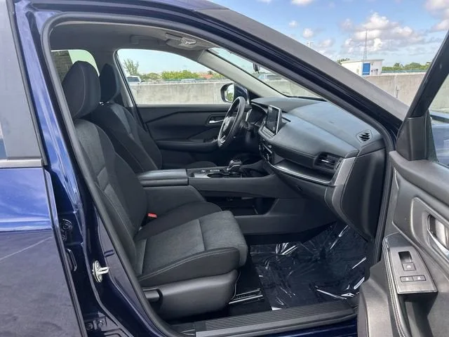 2024 Nissan Rogue SV photo 29