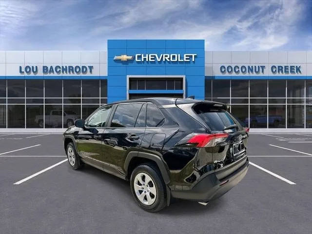 2024 Toyota RAV4 LE photo 6