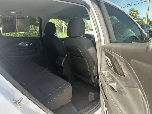 2024 GMC Terrain SLE photo 21