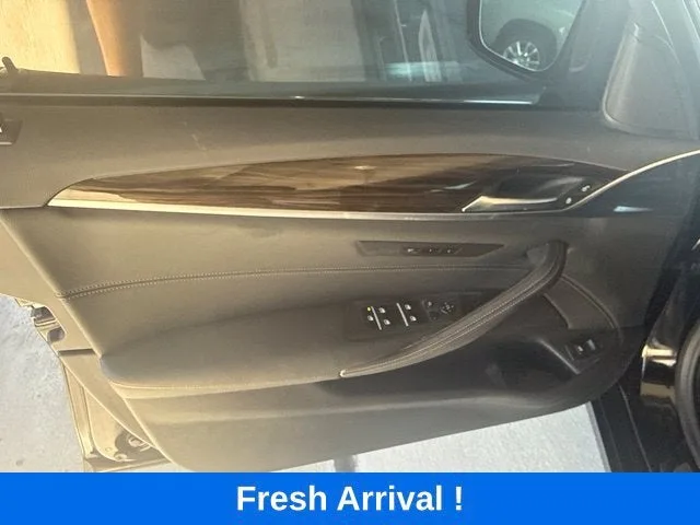 2023 BMW 5 Series 530i xDrive photo 11