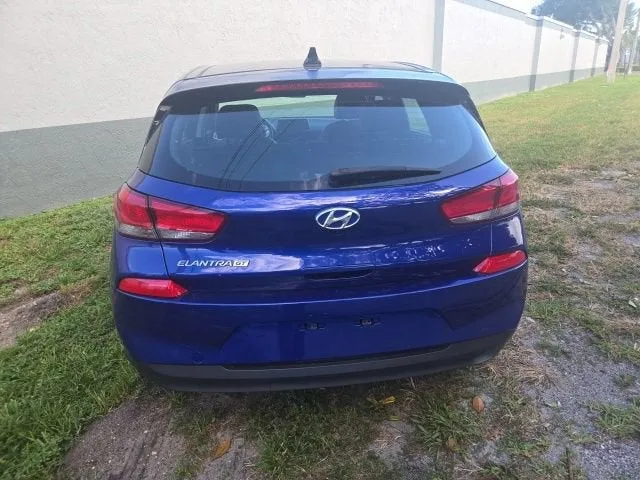 2020 Hyundai Elantra GT 5DR HB AT photo 6