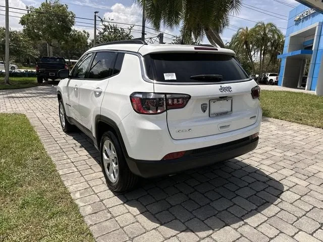 2024 Jeep Compass Latitude photo 34