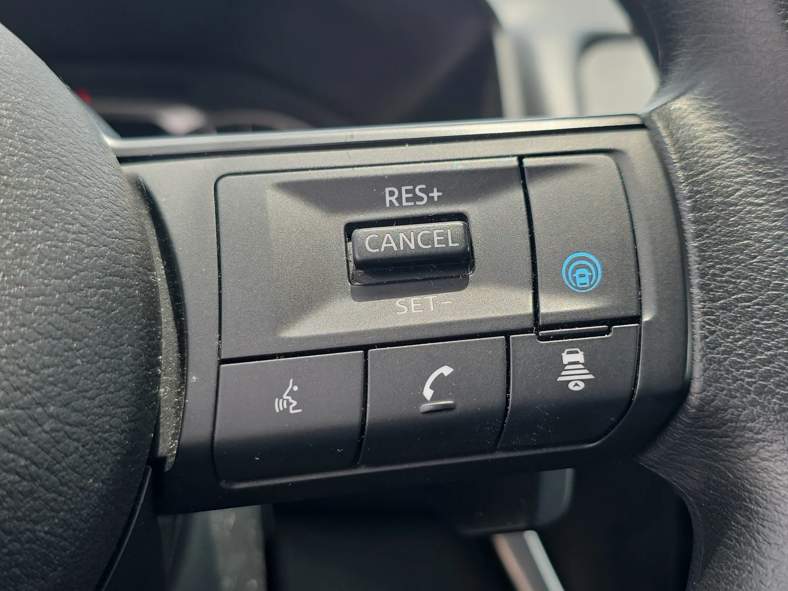 2024 Nissan Rogue SV photo 29