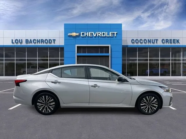 2024 Nissan Altima 2.5 SV photo 9