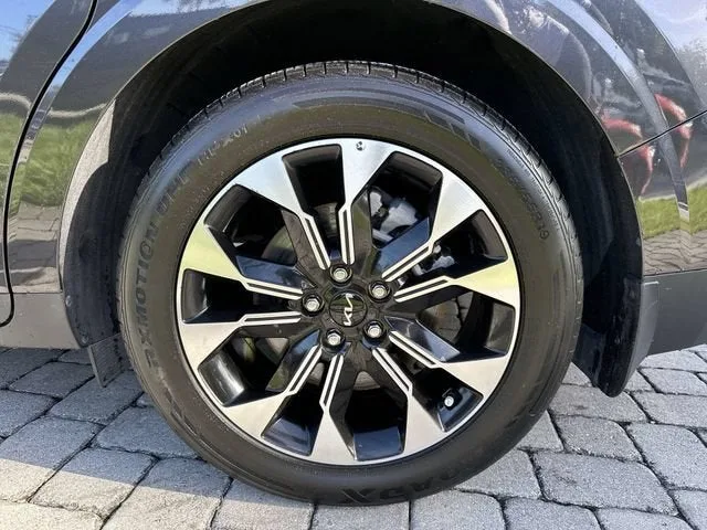 2023 Kia Carnival EX photo 11