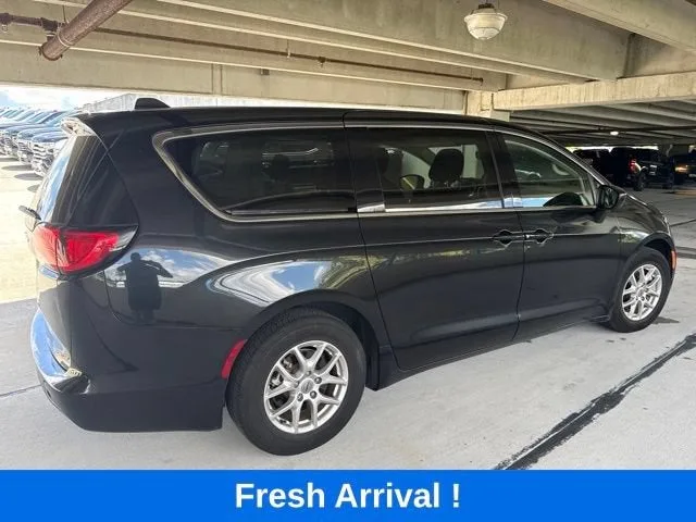 2023 Chrysler Voyager LX photo 13