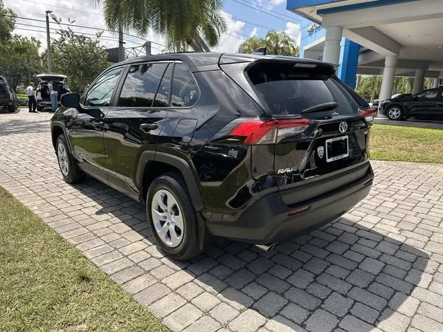 2024 Toyota RAV4 LE photo 33