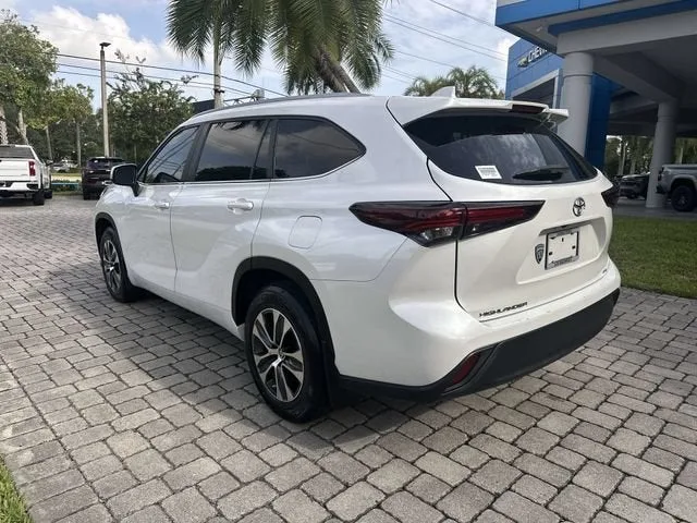 2024 Toyota Highlander LE photo 34