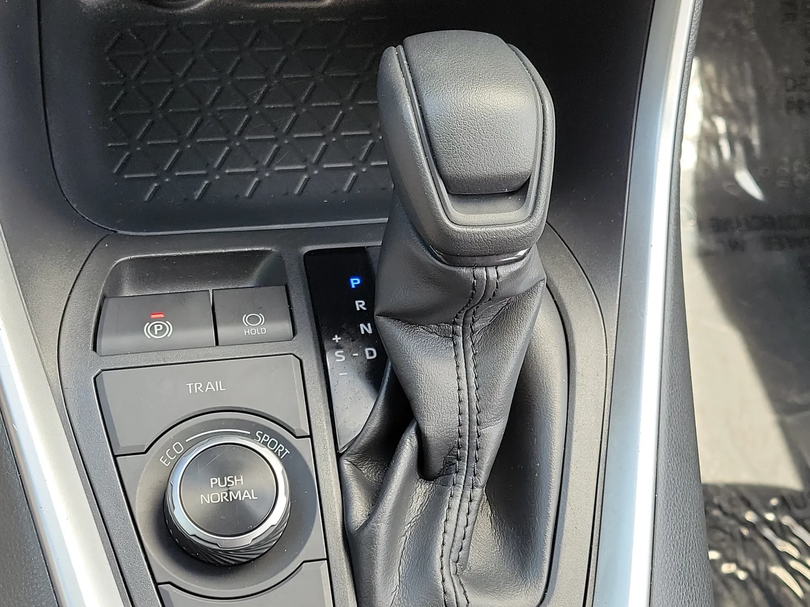 2023 Toyota RAV4 Hybrid XLE photo 35