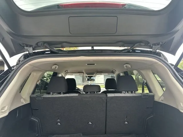 2023 Nissan Rogue SV photo 28