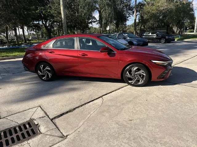2025 Hyundai Elantra SEL Convenience photo 15