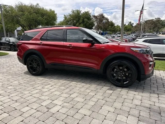 2023 Ford Explorer ST-Line photo 15