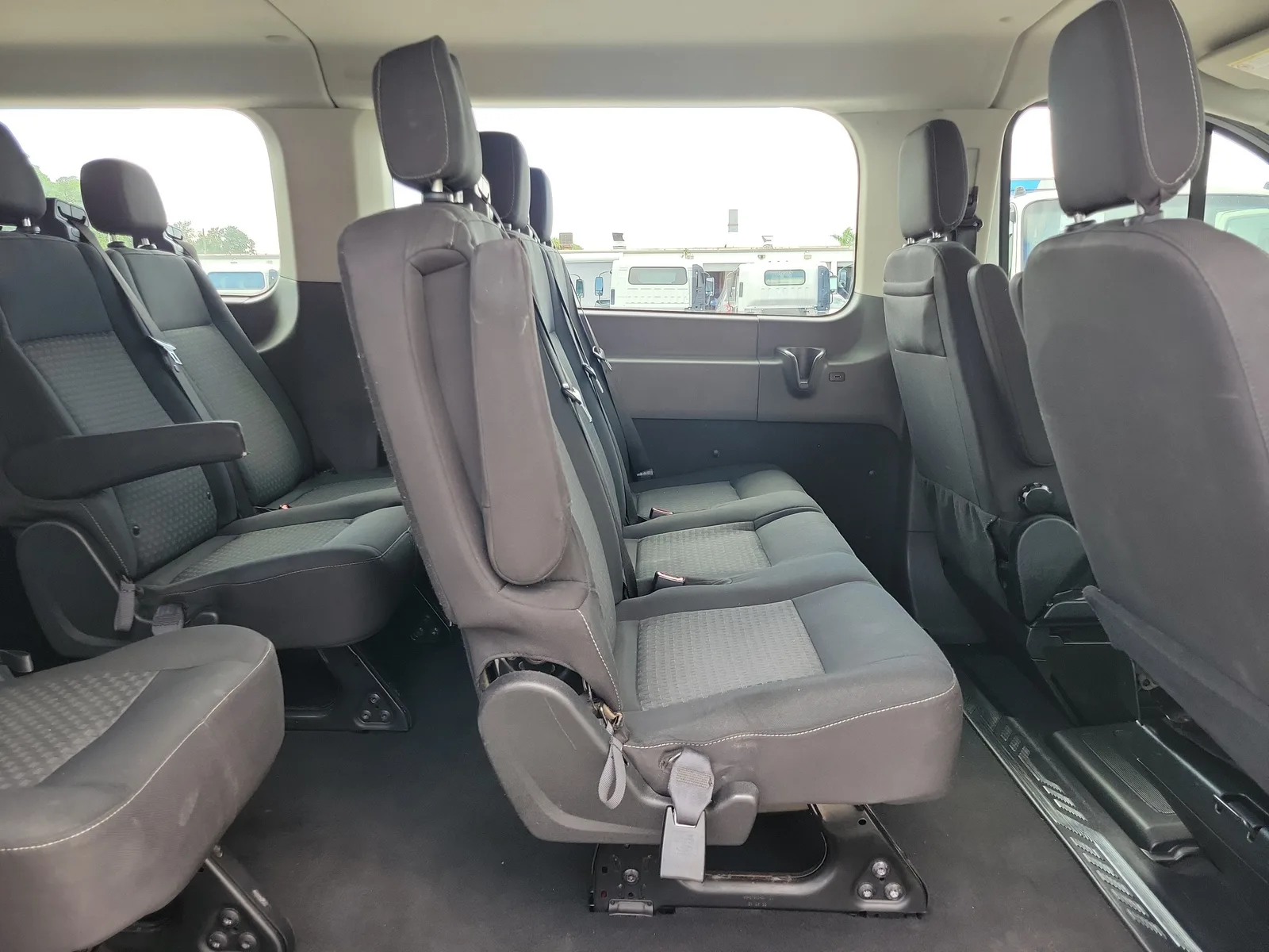 2022 Ford Transit Passenger Wagon XL photo 15