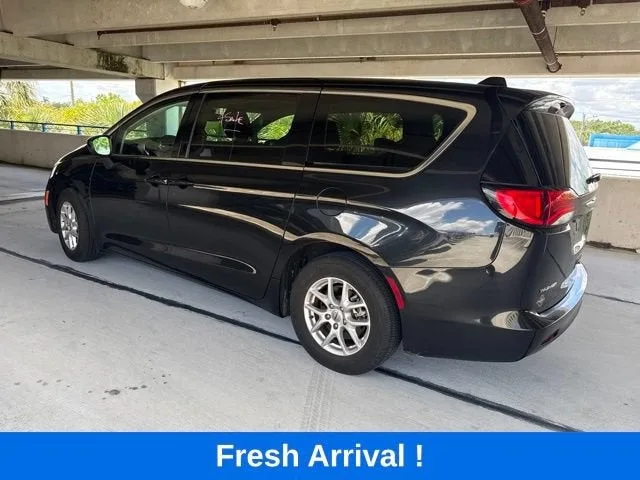2023 Chrysler Voyager LX photo 14