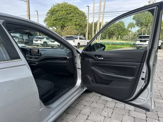 2024 Nissan Altima 2.5 SV photo 23