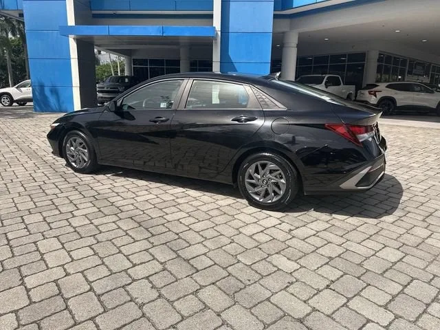2024 Hyundai Elantra SEL photo 33