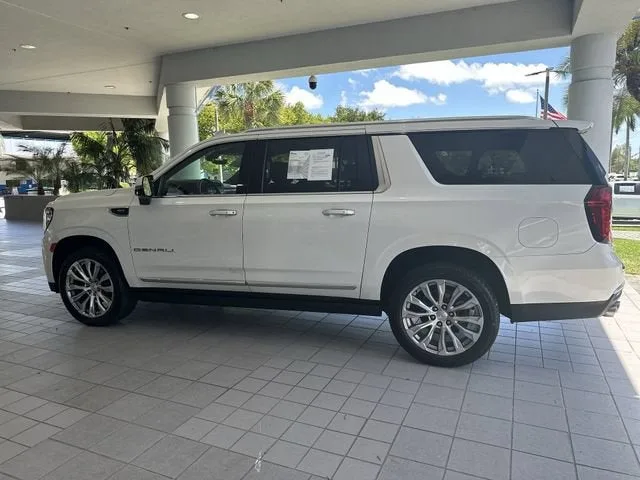 2022 GMC Yukon XL Denali photo 16