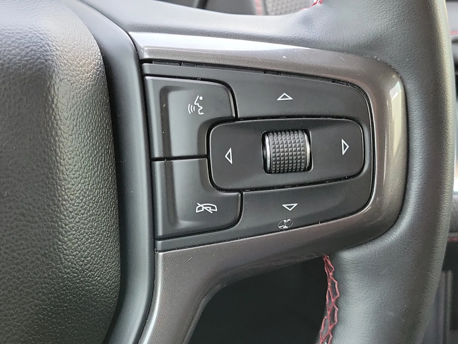 2023 Chevrolet Suburban RST photo 31