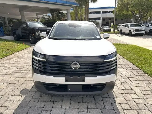 2025 Nissan Kicks SV photo 18