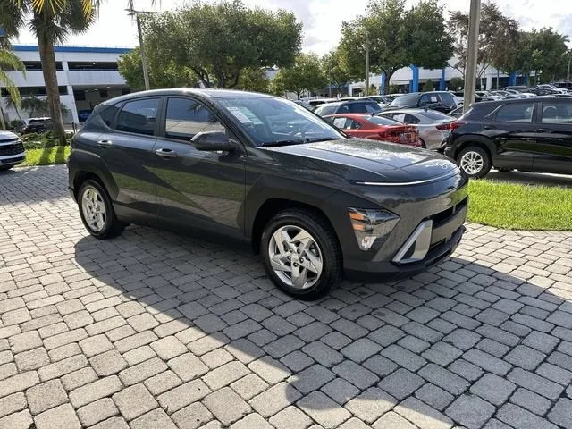 2024 Hyundai Kona SE photo 16