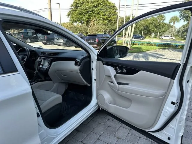 2022 Nissan Rogue Sport SV photo 23