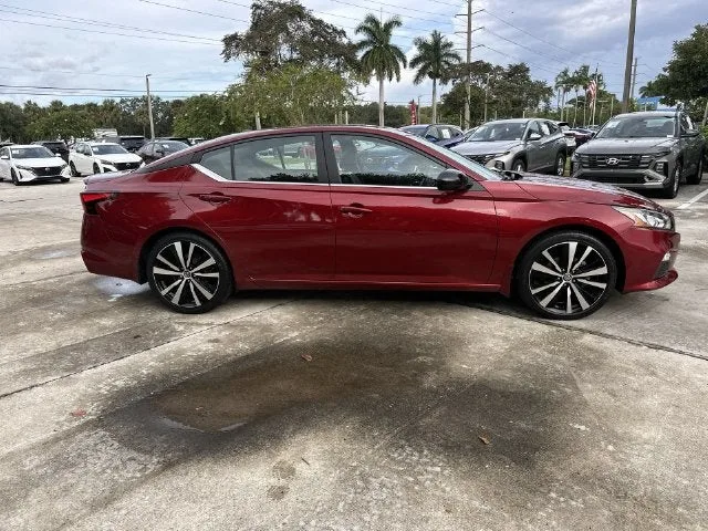 2022 Nissan Altima 2.5 SR photo 14
