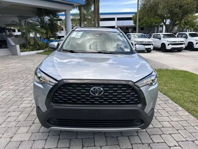 2023 Toyota Corolla Cross LE photo 17