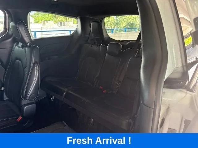 2025 Chrysler Pacifica Select photo 4
