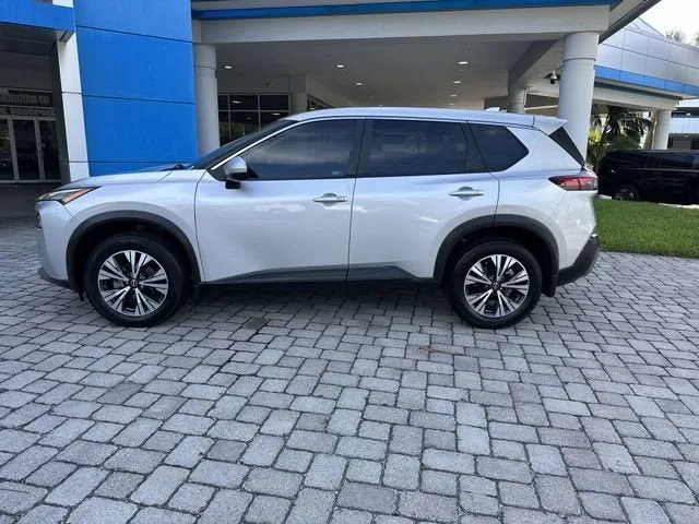 2022 Nissan Rogue SV photo 33