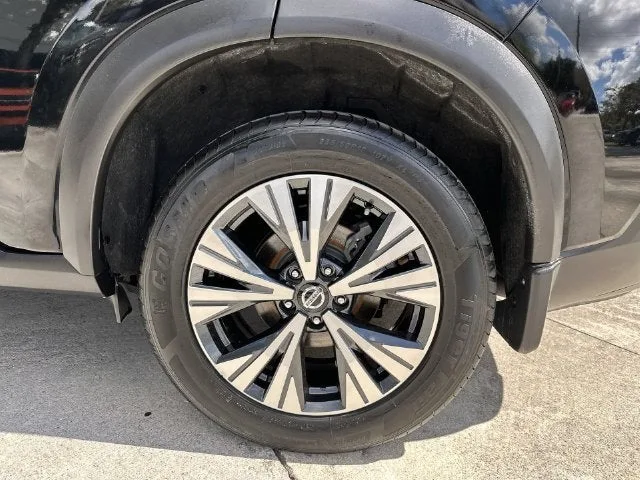2021 Nissan Rogue SV photo 11