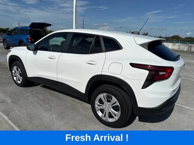 2025 Chevrolet Trax LS photo 14