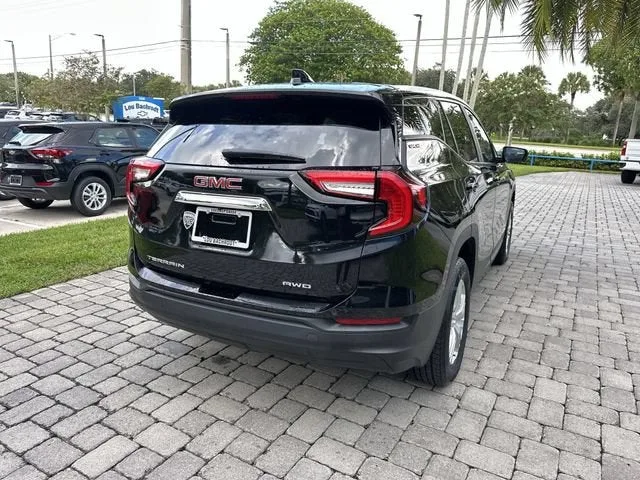 2024 GMC Terrain SLE photo 37
