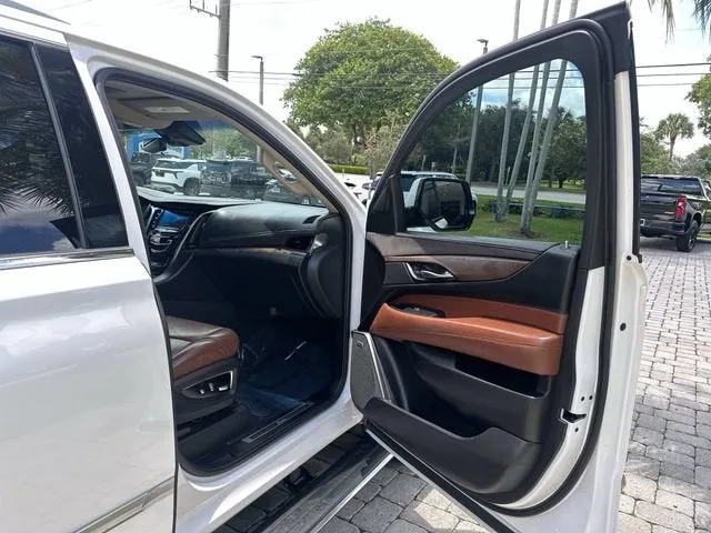 2018 Cadillac Escalade Premium Luxury photo 23