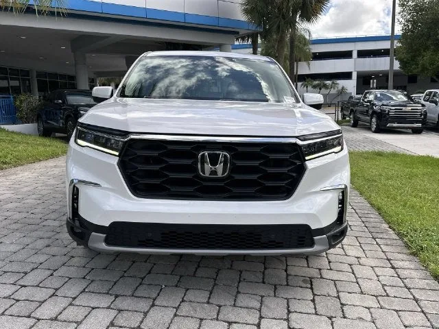 2024 Honda Pilot EX-L 7 Passenger photo 19