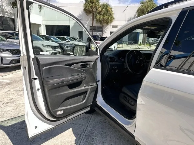 2024 Honda Passport Black Edition photo 22