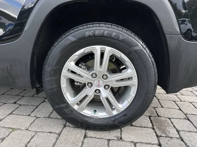2024 GMC Terrain SLE photo 11