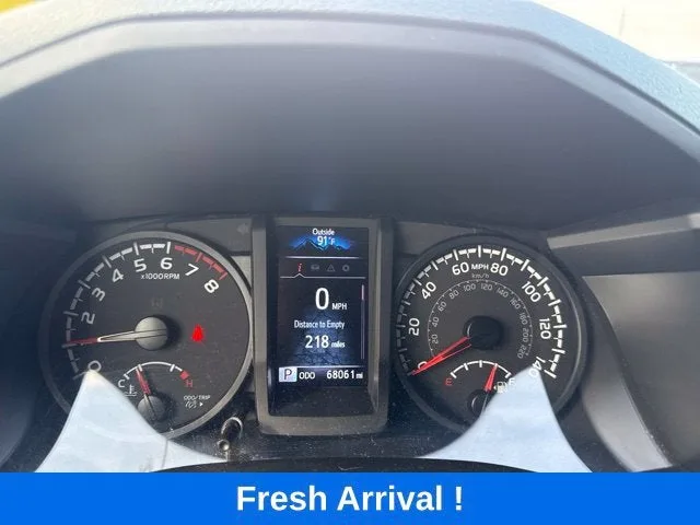 2023 Toyota Tacoma 4WD SR photo 4